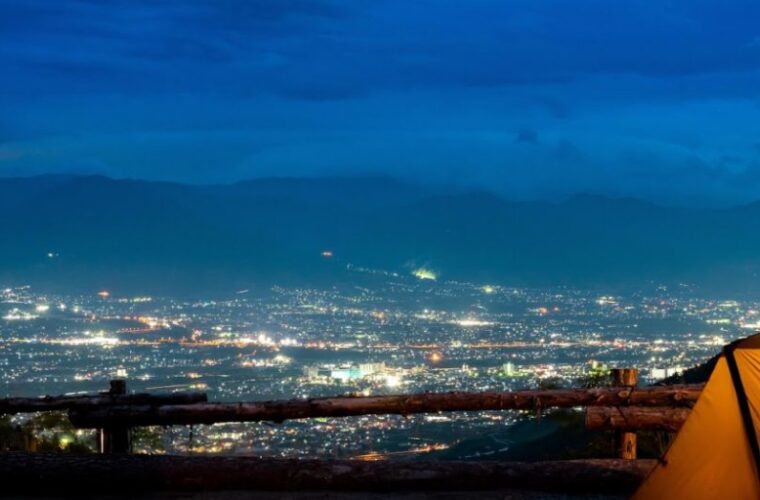 【山梨県のドッグフリーサイトがあるキャンプ場】ほったらかしキャンプ場の夜景